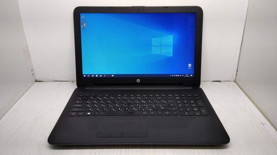 Ноутбук Б-класс HP 15-af130ur / 15.6" (1366x768) TN / AMD E1-6015 (2 ядра по 1.4 GHz) / 4 GB DDR3 / 500 GB HDD / AMD Radeon R2 Graphics / WebCam / DVD-ROM б/у | Зображення 1