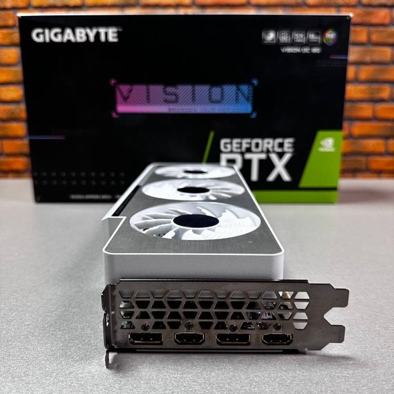 Дискретна відеокарта Gigabyte GeForce RTX 3070 Ti Vision OC 8G, 8 GB GDDR6X, 256-bit / 2x HDMI, 2x DisplayPort / Коробка / (GV-N307TVISION OC-8GD) б/в | Зображення 2