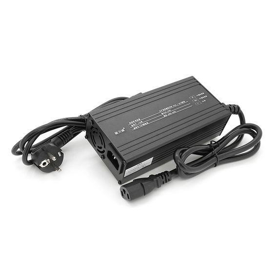 Зарядний пристрій для акумуляторів Li-ion 12V(12,6V),3S,15A, LED-індикація, 137x90x50mm