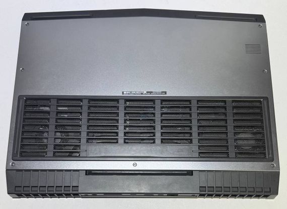 Ігровий ноутбук Dell Alienware 17 R4 / 17.3" (1920x1080) IPS / Intel Core i7-7700HQ (4 (8) ядра по 2.8 - 3.8 GHz) / 32 GB DDR4 / 1000 GB SSD / nVidia GeForce GTX 1070, 8 GB GDDR5, 256-bit / WebCam б/в | Зображення 4