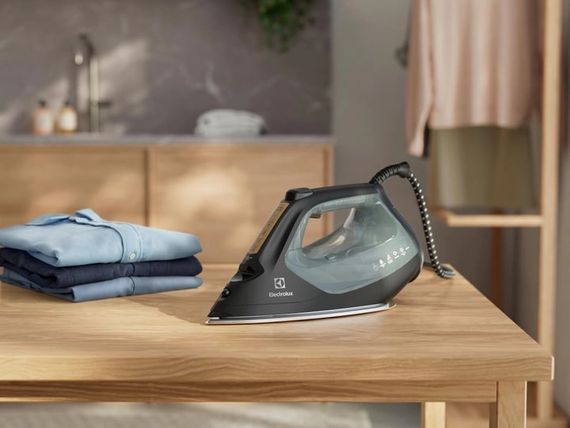 Утюг Electrolux E8SI2-6OG | Зображення 1