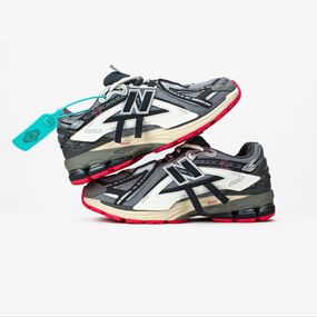 Демісезонні кросівки New Balance весна літо колір сірий/білий/червоний