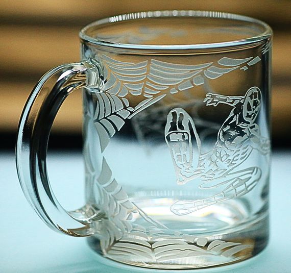 Подарункова чашка дитяча   для чаю води 320 мл з гравіюванням людина павук глянсова | Зображення 1