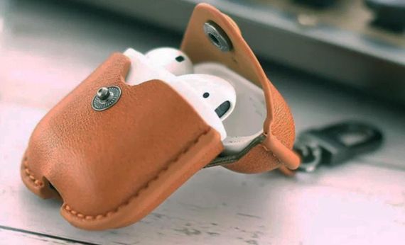 Шкіряний чохол Primo Hook для навушників Apple AirPods / AirPods 2019 - Light Brown | Зображення 1