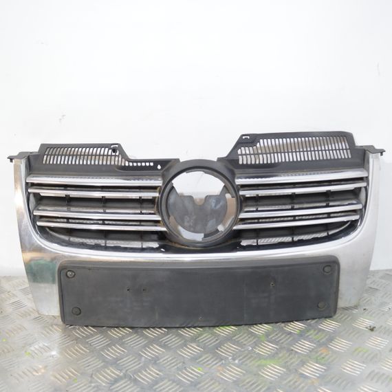 Решітка радіатора Volkswagen Golf V Jetta 2003-2009 Решітка переднього бампера Фольксваген Гольф 5 1K5853653