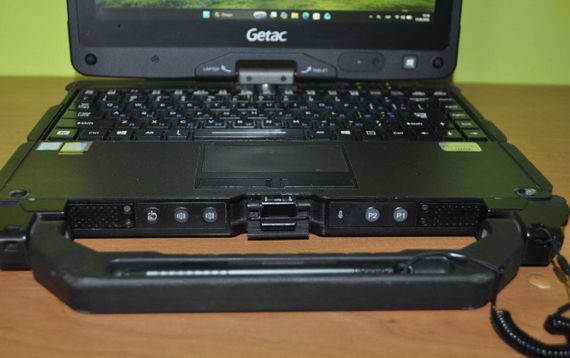 Защищенный нетбук-трансформер Б-класс Getac V110 G4 / 11.6" (1366x768) IPS Touch / Intel Core i7-7500U (2 (4) ядра по 2.7 - 3.5 GHz) / 16 GB DDR4 / 128 GB SSD / Intel HD Graphics 620 / WebCam / Стилус / Windows 11 Pro / Два АКБ б/у + Подарок Флешка 32 GB | Зображення 9