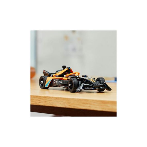 Конструктор LEGO Автомобіль для перегонів NEOM McLaren Formula E 452 деталі (42169) | Зображення 8