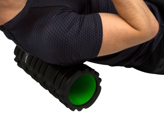 Масажний ролик (роллер) PowerPlay 4025 Massage Roller Чорно-зелений (33x15см.) | Зображення 1