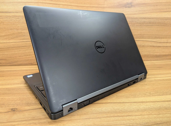 Ноутбук Dell Latitude E5570 / 15.6" (1920x1080) IPS Touch / Intel Core i5-6300U (2 (4) ядра по 2.4 - 3.0 GHz) / 16 GB DDR4 / 256 GB SSD / AMD Radeon R7 M360, 2 GB DDR3, 64-bit / WebCam / Windows 10 б/у + Подарок Беспроводная мышь / USB | Зображення 5