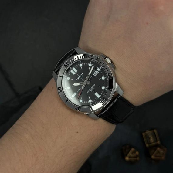 Чоловічий годинник Casio MTP-VD01L-1E | Зображення 1