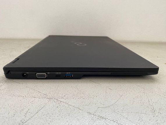 Ноутбук Б-класс Fujitsu LifeBook U757 / 15.6" (1920x1080) IPS / Intel Core i5-7200U (2 (4) ядра по 2.5 - 3.1 GHz) / 8 GB DDR4 / 256 GB SSD / Intel HD Graphics 620 / WebCam / HDMI б/у | Зображення 2