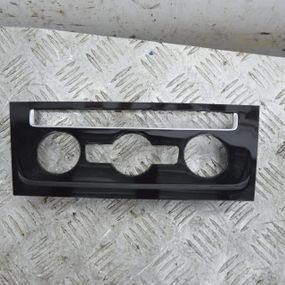 Рамка панелі кондиціонера Volkswagen Golf VII 2012-2020 Накладка панелі клімат контролю Фольксваген 5G1863042