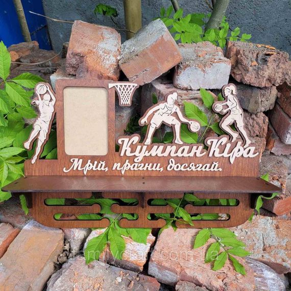 Медальниця з фоторамкою і полицею для кубків Дерев'яний тримач для медалей Органайзер для нагород Баскетбол