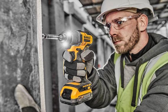 Шуруповерт ударный аккумуляторный бесщёточный 192Нм DeWALT DCF840N | Зображення 2