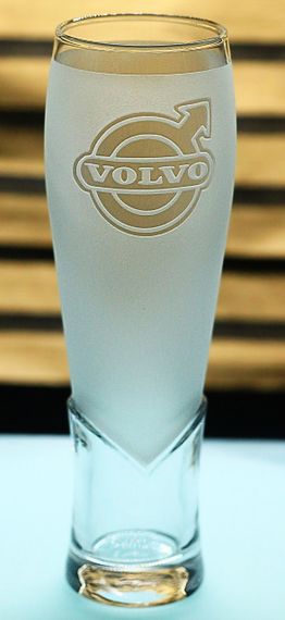 Пивний крафтовий келих 440 мл з гравіюванням Вольво Volvo подарунок для автолюбителя  кухоль для пива