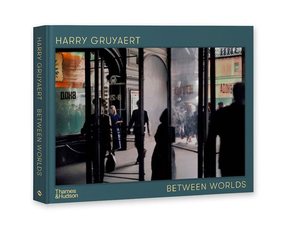Альбомы известных фотографов книга Гарри Груйер Harry Gruyaert: Between Worlds лучшие книги для фотографов