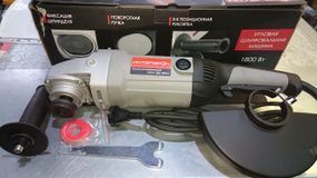 Кутова шліфувальна машина Интерскол УШМ-180/1800м