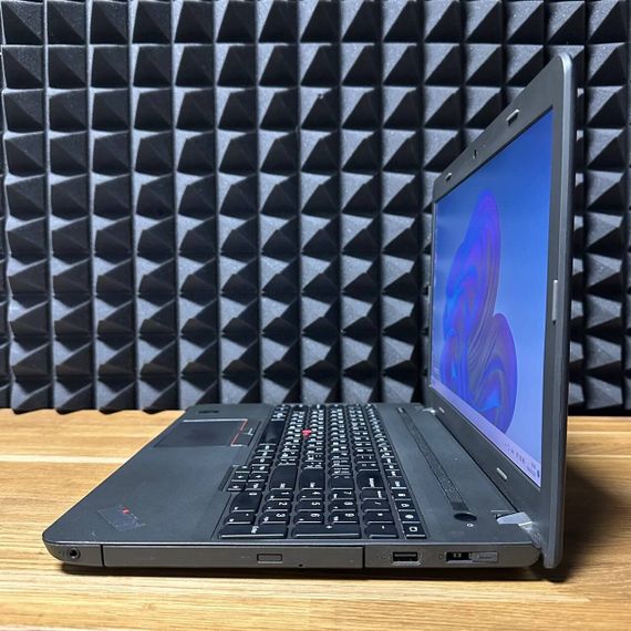 Ноутбук Lenovo ThinkPad E550 / 15.6" (1366x768) TN / Intel Core i3-5005U (2 (4) ядра по 2.0 GHz) / 8 GB DDR3 / 128 GB SSD / Intel HD Graphics 4400 / WebCam б/у | Зображення 5