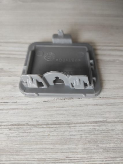 BMW 5 E60 (03-07) заглушка буксировочного крюка в передній бампер сірий 5 х 5 см | Зображення 6