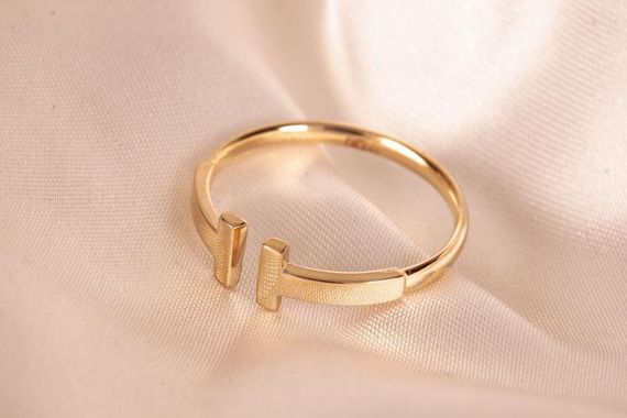 Женское кольцо Tiffany из желтого золота 17.5