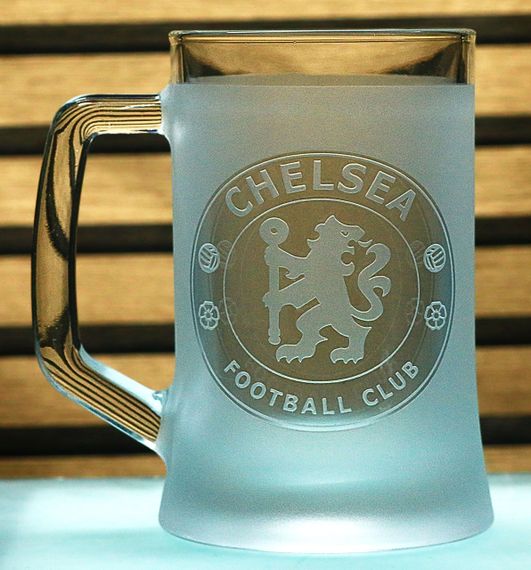 Пивной бокал 670 мл ФК Челси Chelsea с гравировкой подарок для фаната футбольная кружка