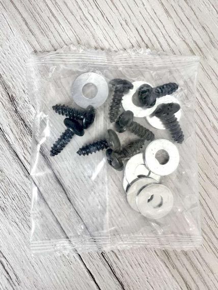 VW Passat B5 (96-05) кріплення (шурупи) на бризковики (на 4 шт) комплект пассат Б5 седан, універсал