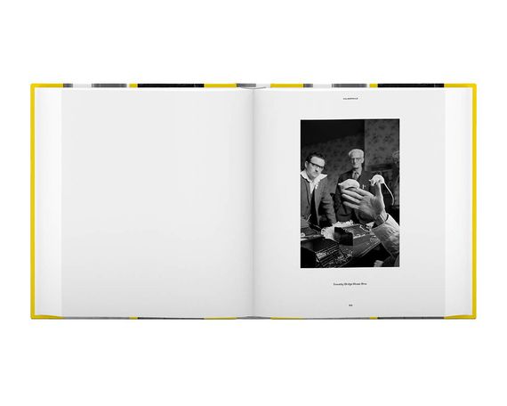Книга для фотографов фото Мартина Парра Martin Parr "The Non-Conformists" фотоискусство книги с иллюстрациями | Зображення 4