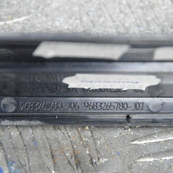 Накладка торпедо центральна Citroen C4 Picasso 2006-2013 Решітка дефлектора центральна Сітроен 9683265680 | Зображення 5