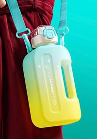 Пляшка для води із BPA-free пластику 750 мл. Жовто-блакитна