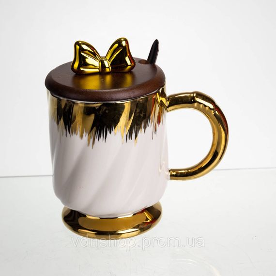 Новогодняя фарфоровая чашка "Золотой Вихрь" 450 мл с крышкой и ложкой Yiwu FM-23D | Зображення 2