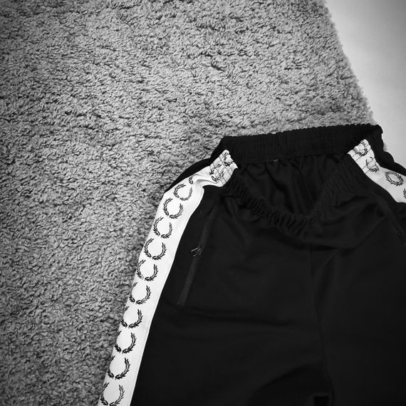 Чоловічі шорти Fred Perry чорні (лампас) | Зображення 3