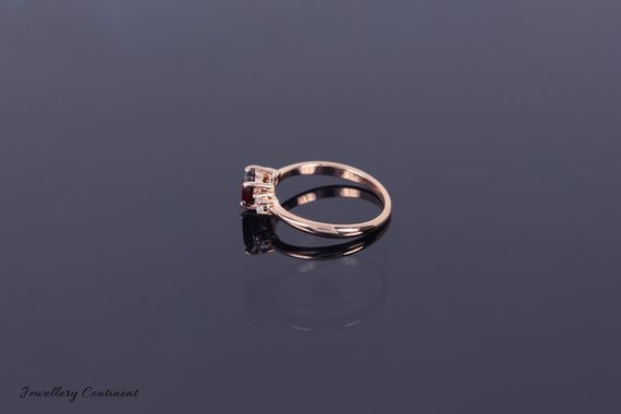 Женское золотое кольцо с гранатом в форме сердца 18.5 | Зображення 2