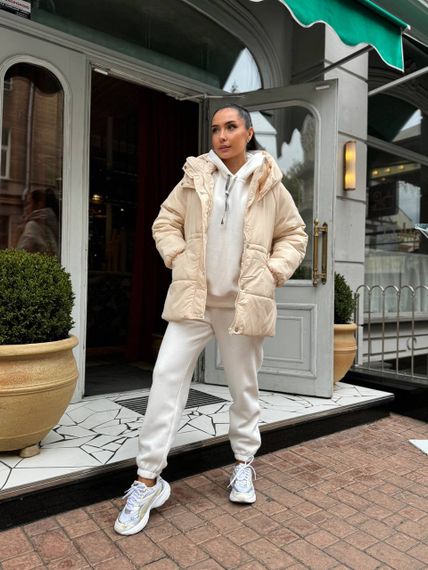 Женская теплая зимняя куртка на кулиске с капюшоном NB24035 цвет бежевый, размер 54/56