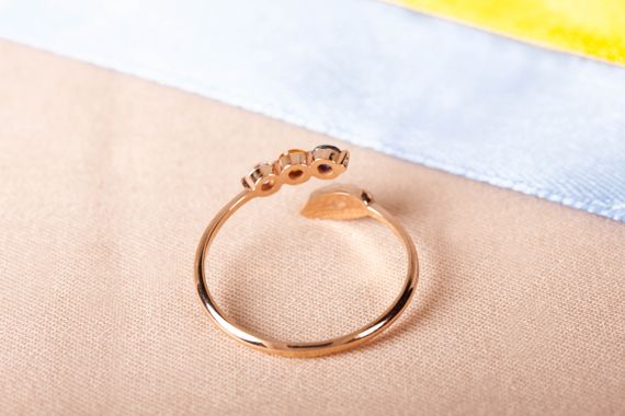 Женское кольцо из красного золота с фианитами 15 | Зображення 2