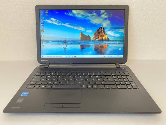 Ноутбук Б-класс Toshiba Satellite C50-B-1CD5 / 15.6" (1366x786) TN / Intel Celeron N2840 (2 ядра по 2.16 - 2.58 GHz) / 8 GB DDR3 / 750 GB HDD / Intel HD Graphics / WebCam / DVD-ROM б/у | Зображення 1