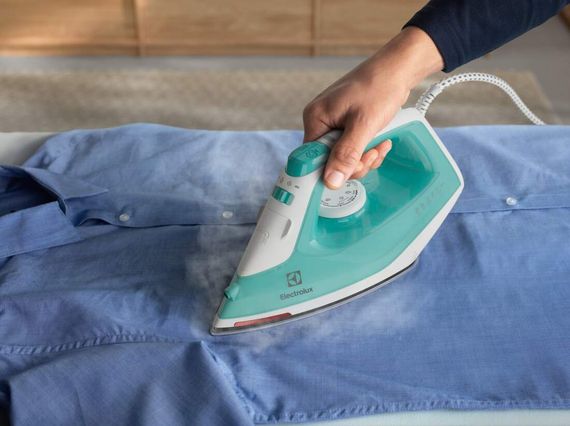 Праска Electrolux , 2200Вт, 250мл, паровий удар 90гр, нерж. сталь, зелено-білий (E5SI2-2AM) | Зображення 2