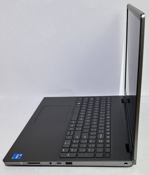 Ноутбук Dell Precision 7670 / 16" (1920x1200) IPS / Intel Core i5-12600HX (12 (16) ядер по 2.5 - 4.6 GHz) / 16 GB DDR5 / 512 GB SSD / Intel UHD Graphics / WebCam б/в | Зображення 6