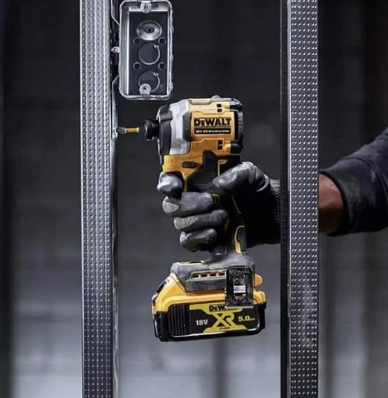 Шурупокрут акумуляторний ударний DeWalt без АКБ та ЗП DCF850N | Зображення 1