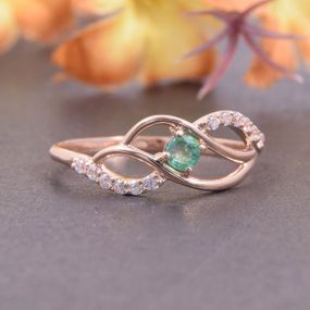 Кольцо из красного золота с изумрудом 20