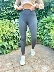 Жіночий трикотажні лосини в рубчі з високою посадкою колір сірий, розмір 42/44 ZC2497