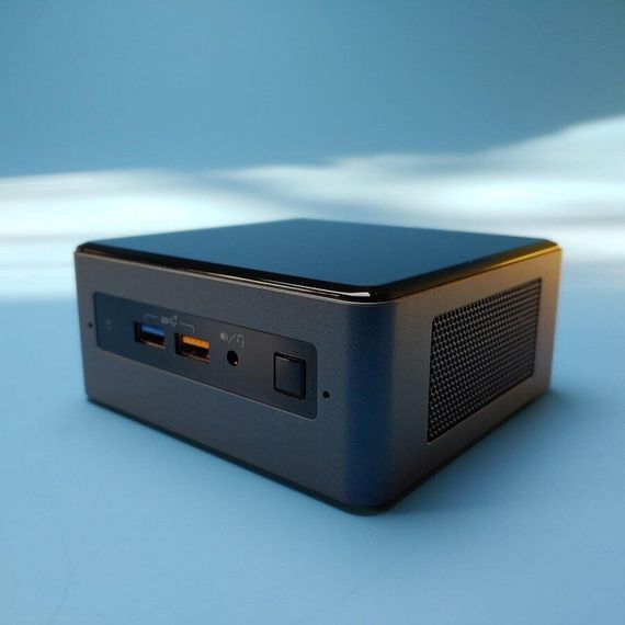 Неттоп Intel NUC NUC8BEH USFF / Intel Core i7-8559U (4 (8) ядра по 2.7 - 4.5 GHz) / 8 GB DDR4 / 480 GB SSD / Intel Iris Plus Graphics 655 / WiFi / Win 10 Pro б/в | Зображення 1