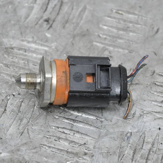 Датчик давления топлива Audi A3 A4 A5 A6 A7 A8 Q3 Q5 R8 TT 2004-2018 Датчик давления топлива Ауди 06J906051D