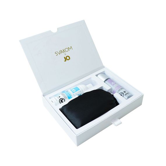 Подарунковий набір Svakom Anniversary Box: вакуумний стимулятор, стрічки, маска, лубрикант, спрей | Зображення 3