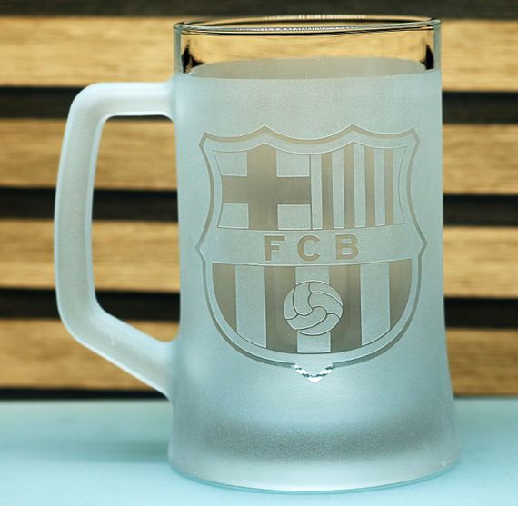 Пивной бокал 670 мл Barcelona с гравировкой подарок для фаната ФК Барселона футбольная кружка