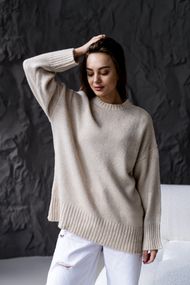 Светр жіночий