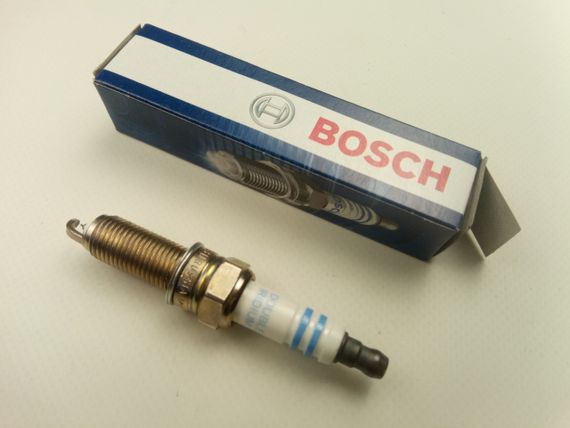 Свічка запалювання BOSCH PLATINUM Iridium YR7SII33U (Hyundai/KIA) 0242135548 | Зображення 1
