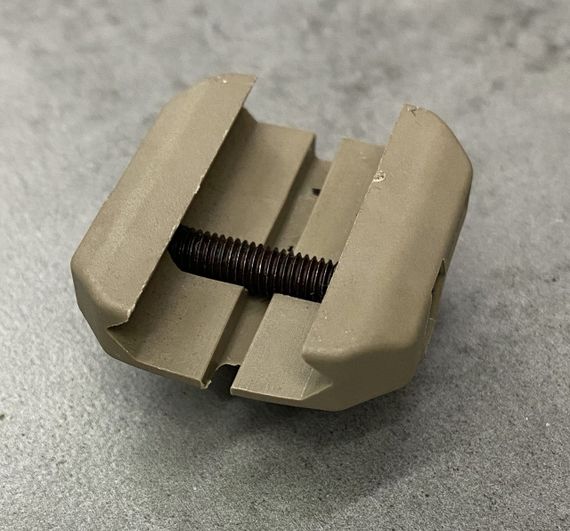 Посадкове гніздо під антабку для цівки, колір Койот, DLG TACTICAL (DLG-158-beige) QD під Пікатінні | Зображення 2