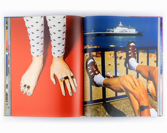 Подарочные книги для фотографов Martin Parr: Paper Toilet Лучшие фотографы мира книга робот Мартина Парра | Зображення 1
