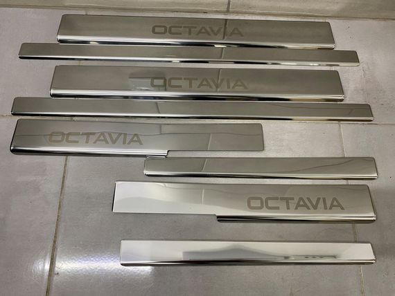 Накладки на пороги Carmos (8 шт., нерж.) для Skoda Octavia II A5 2010-2013рр | Зображення 2