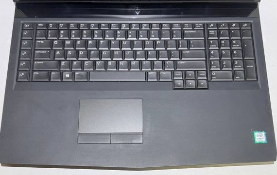 Ігровий ноутбук Dell Alienware 17 R4 / 17.3" (1920x1080) IPS / Intel Core i7-7700HQ (4 (8) ядра по 2.8 - 3.8 GHz) / 32 GB DDR4 / 1000 GB SSD / nVidia GeForce GTX 1070, 8 GB GDDR5, 256-bit / WebCam б/в | Зображення 2